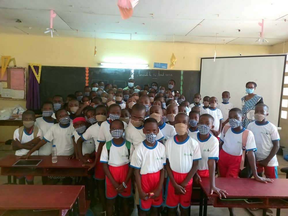 Les enfants à la fin de l'activité à Abidjan